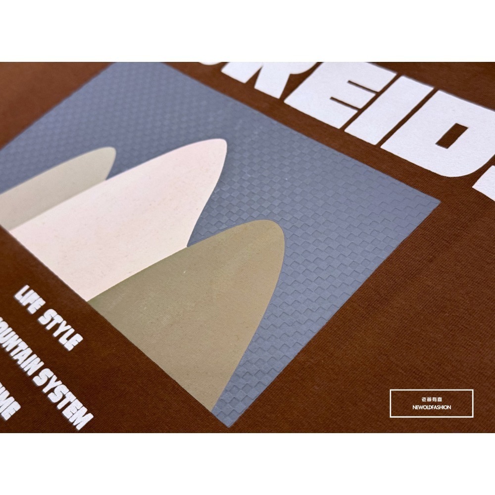 『新品上市』重磅Moreids刺繡小山短T(NOF2405S5003)-咖-細節圖6