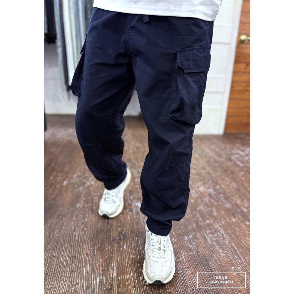 『新品上市』重磅細格斜口袋魔鬼氈工裝寬褲-深藍(NOF24098285)-細節圖2