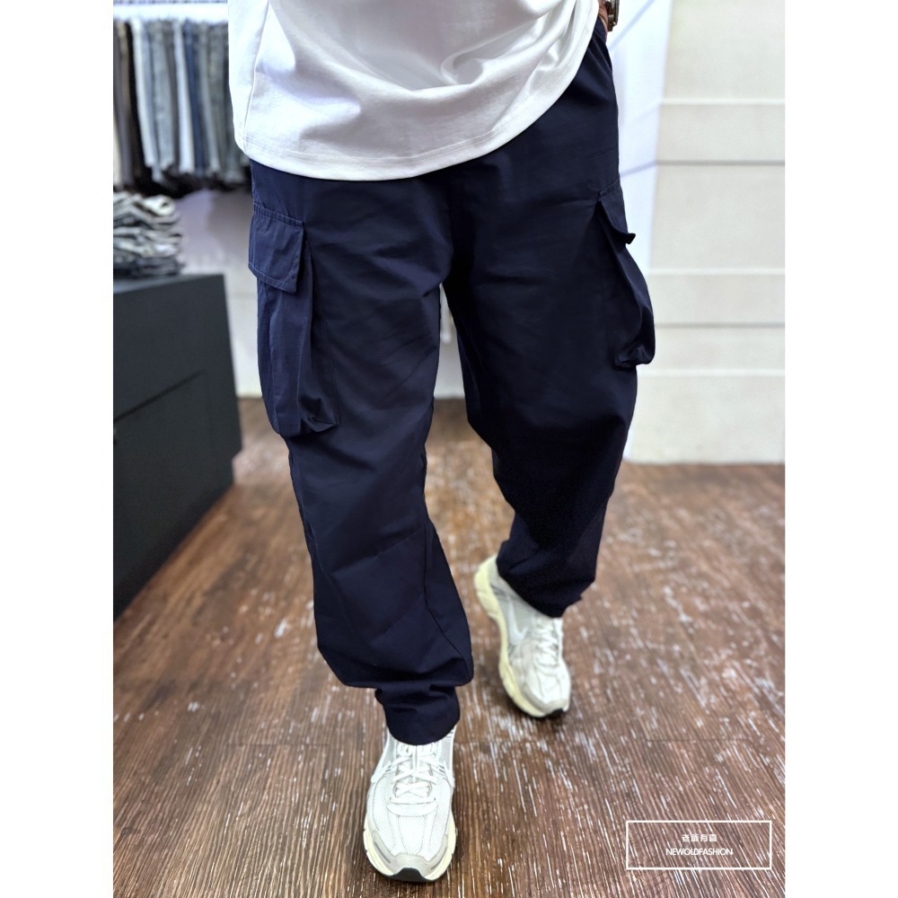 『新品上市』重磅細格斜口袋魔鬼氈工裝寬褲-深藍(NOF24098285)-細節圖10