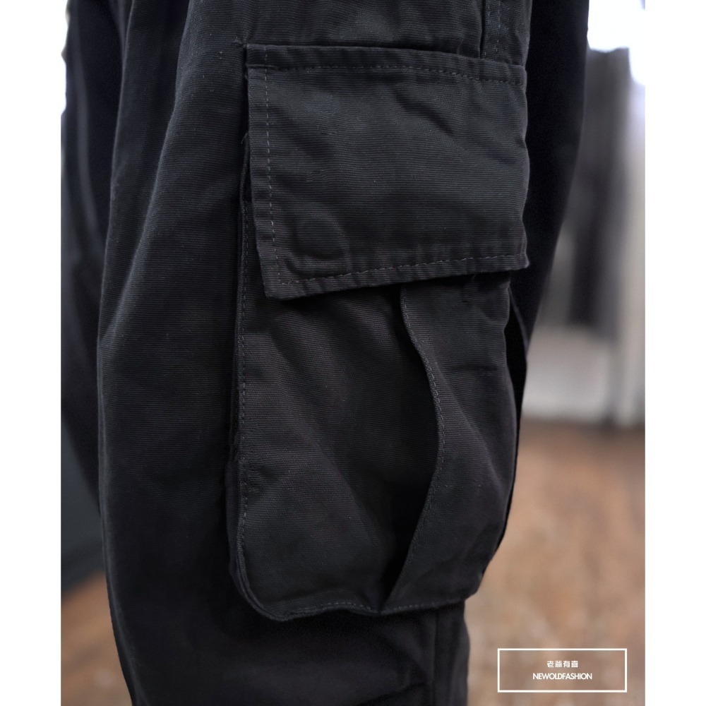 『新品上市』重磅雙側釘釦口袋工裝寬褲-黑(NOF24098685)-細節圖3