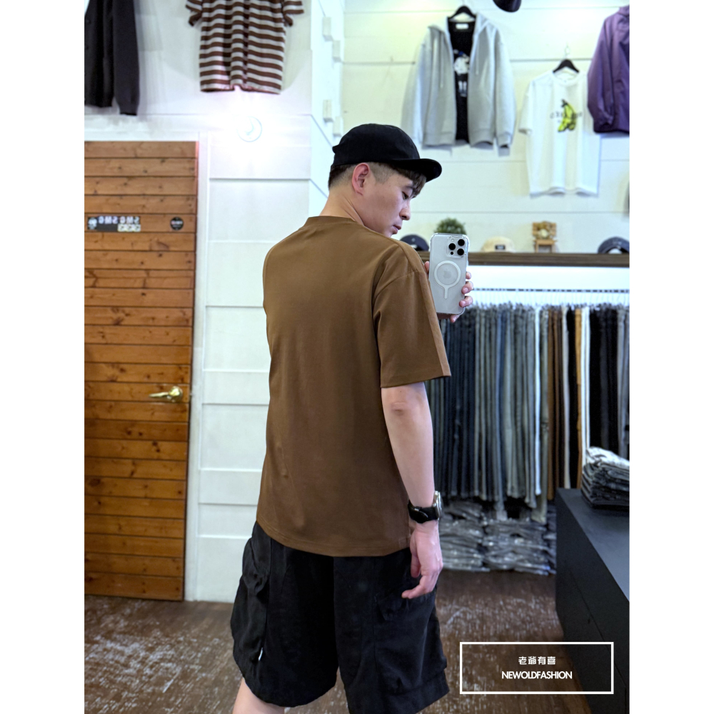 『新品上市』重磅簡約純色素面短T(NOF2503N5037)-咖-細節圖2