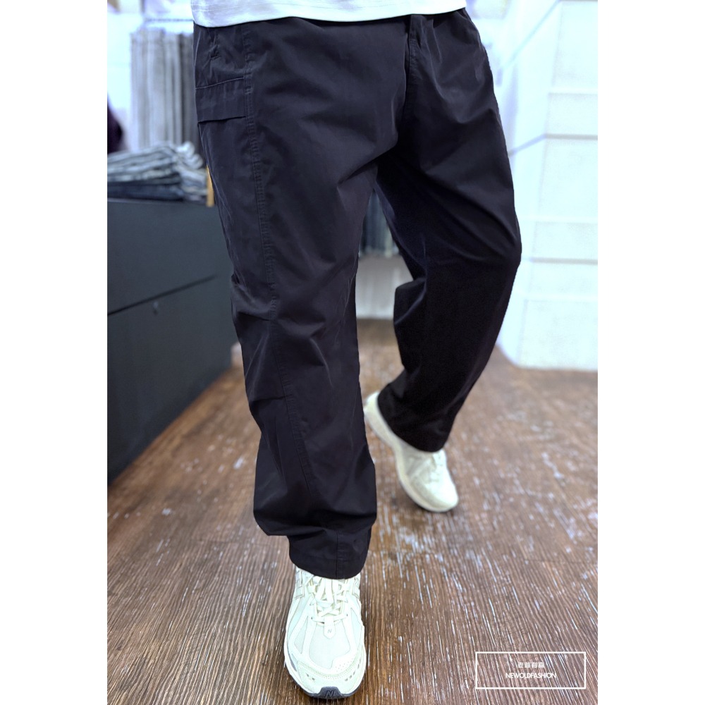 『新品上市』重磅雙側口袋扣環綁帶工裝寬褲-黑(NOF25028288)-細節圖8