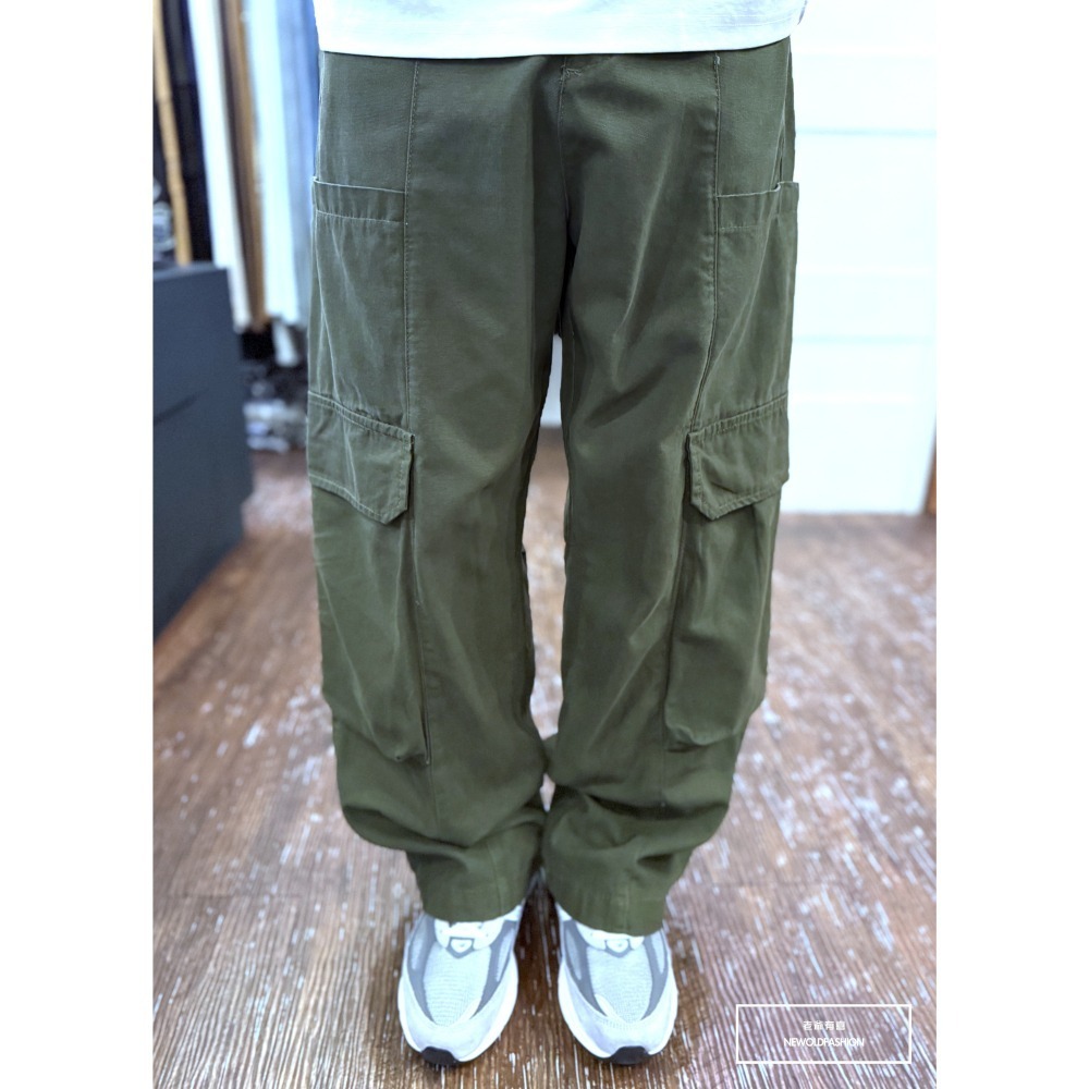 『新品上市』重磅拼接長型側口袋工裝寬褲-軍綠(NOF25023007)-細節圖2