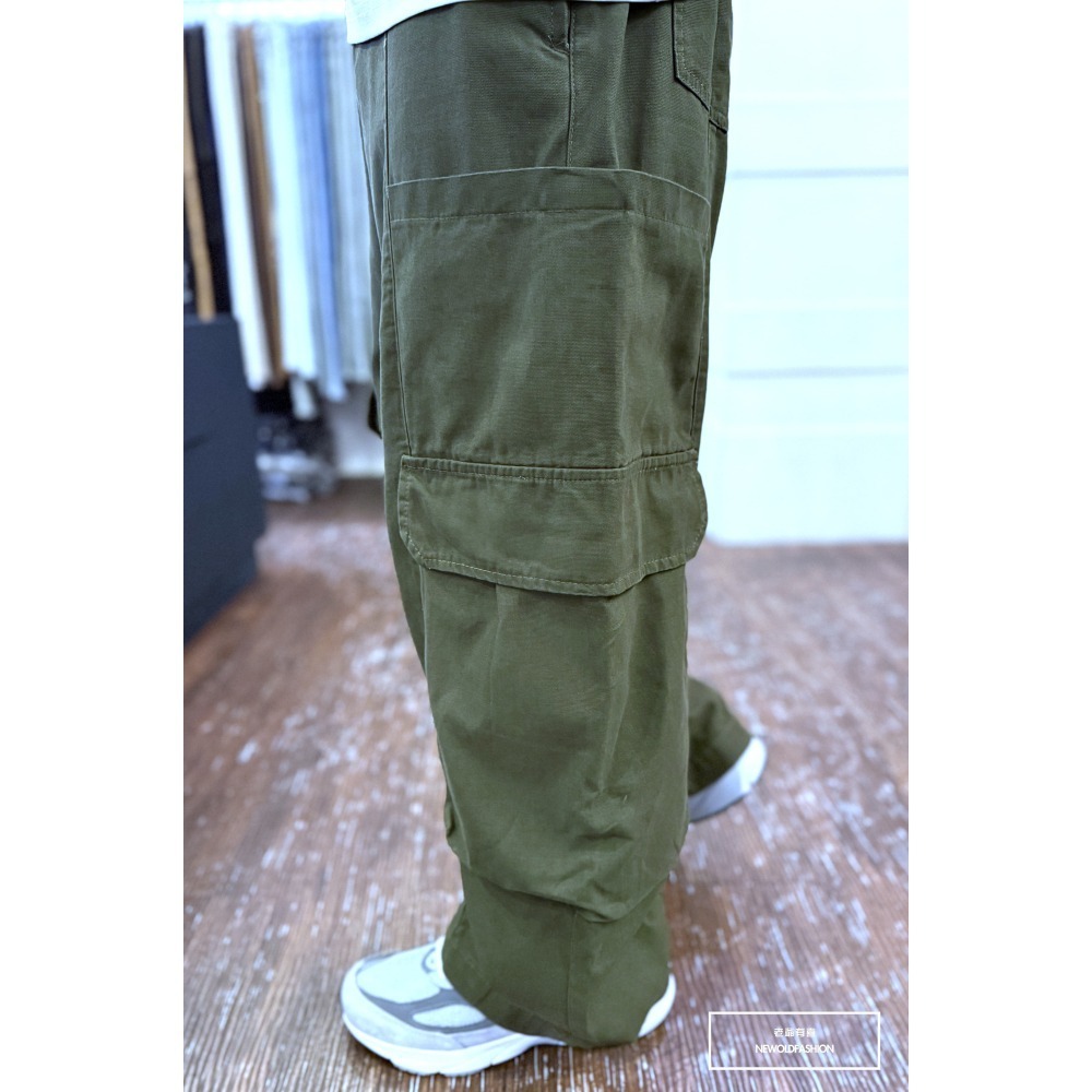 『新品上市』重磅拼接長型側口袋工裝寬褲-軍綠(NOF25023007)-細節圖3