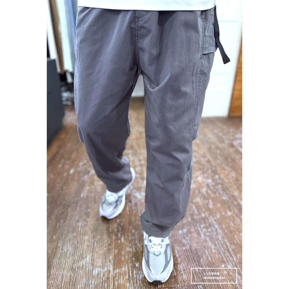 『新品上市』重磅雙側口袋扣環綁帶工裝寬褲-深灰(NOF25028288)-細節圖2