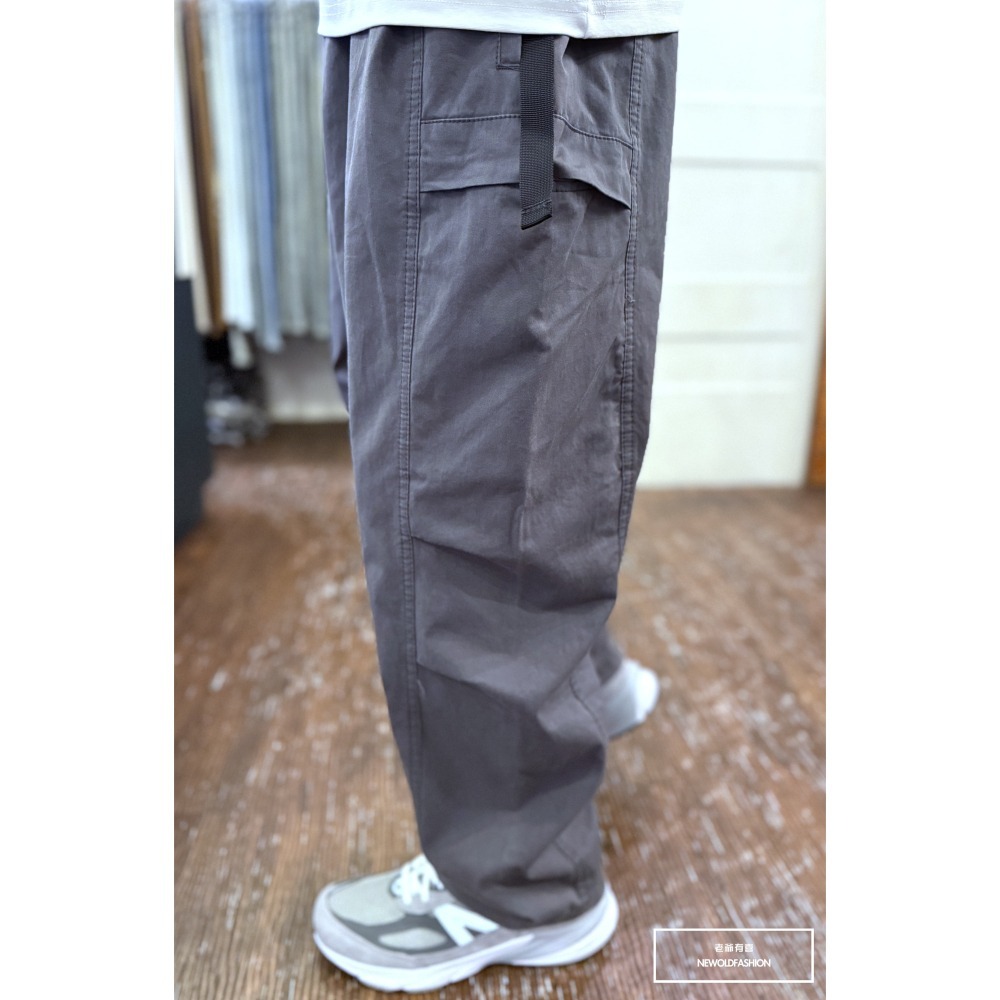 『新品上市』重磅雙側口袋扣環綁帶工裝寬褲-深灰(NOF25028288)-細節圖3