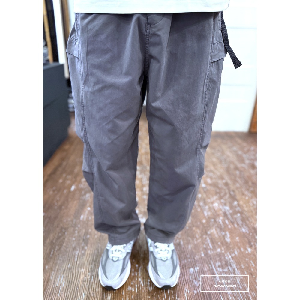 『新品上市』重磅雙側口袋扣環綁帶工裝寬褲-深灰(NOF25028288)-細節圖10