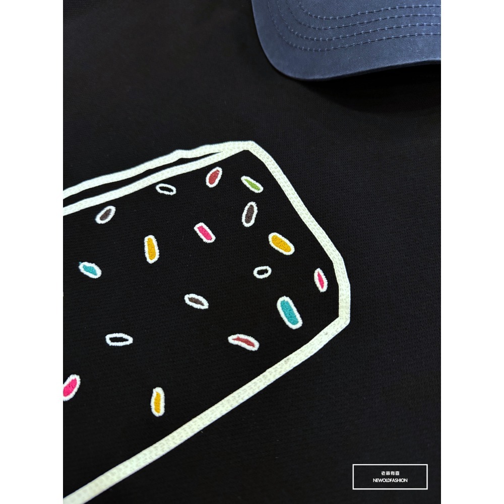 『新品上市』重磅crew雪糕刺繡大學T-黑(NOF24095706)-細節圖6