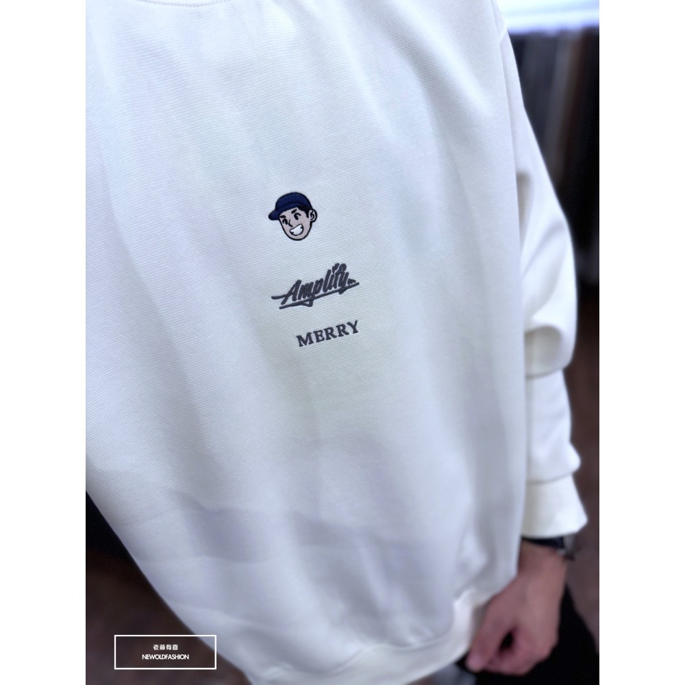 『新品上市』重磅Merry帽子男孩刺繡大學T-米(NOF2410G5036)-細節圖3