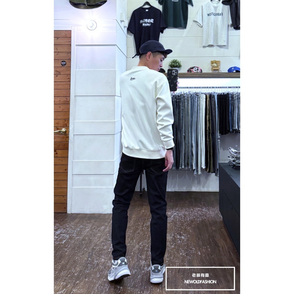 『新品上市』重磅Merry帽子男孩刺繡大學T-米(NOF2410G5036)-細節圖5