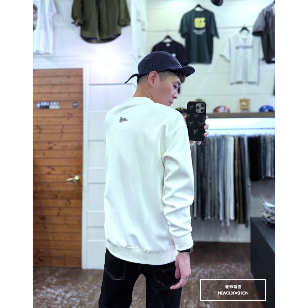 『新品上市』重磅Merry帽子男孩刺繡大學T-米(NOF2410G5036)-細節圖9