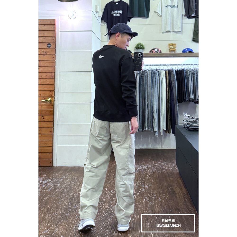 『新品上市』重磅Merry帽子男孩刺繡大學T-黑(NOF2410G5036)-細節圖2