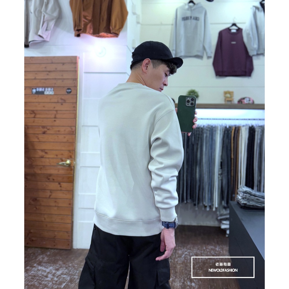 『新品上市』重磅影子小熊刷毛大學T-卡其(NOF2411m6058)-細節圖2