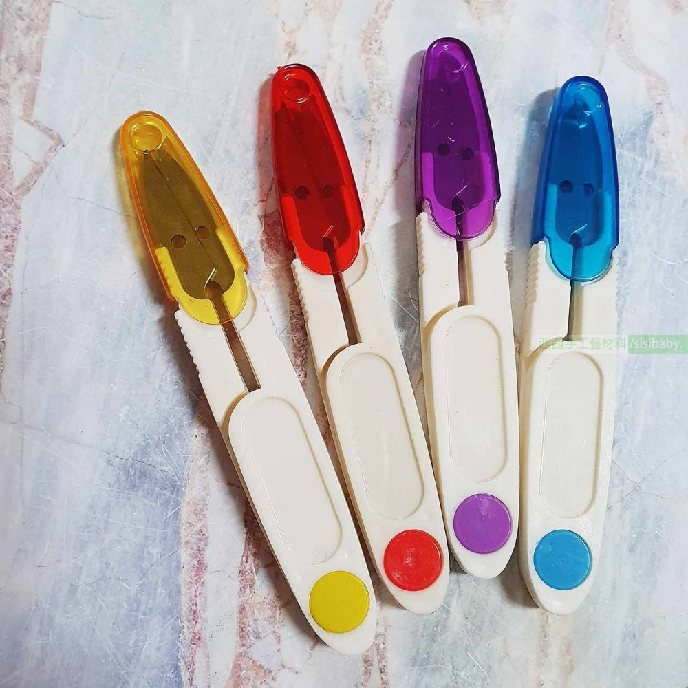 西西手工藝材料 25956 U型裁縫剪1入 紗剪 小剪刀 線剪 家用剪刀 修線剪刀 紗線剪刀 線頭剪刀 縫紉剪 滿額免運-細節圖2