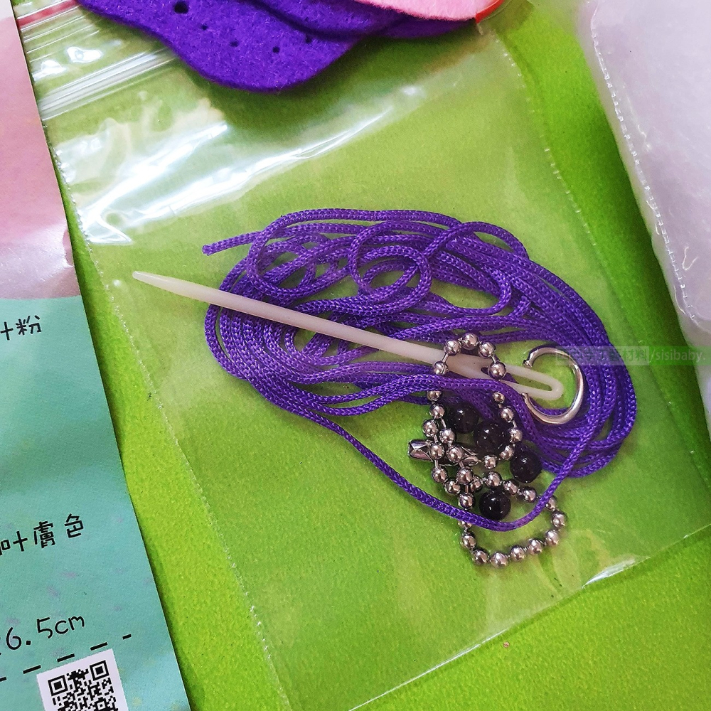 西西手工藝材料 25893 DIY不織布腳掌吊飾材料包(1入) 有洞手縫皮革材料包 有孔手縫腳丫掛飾鑰匙圈吊飾 滿額免運-細節圖4