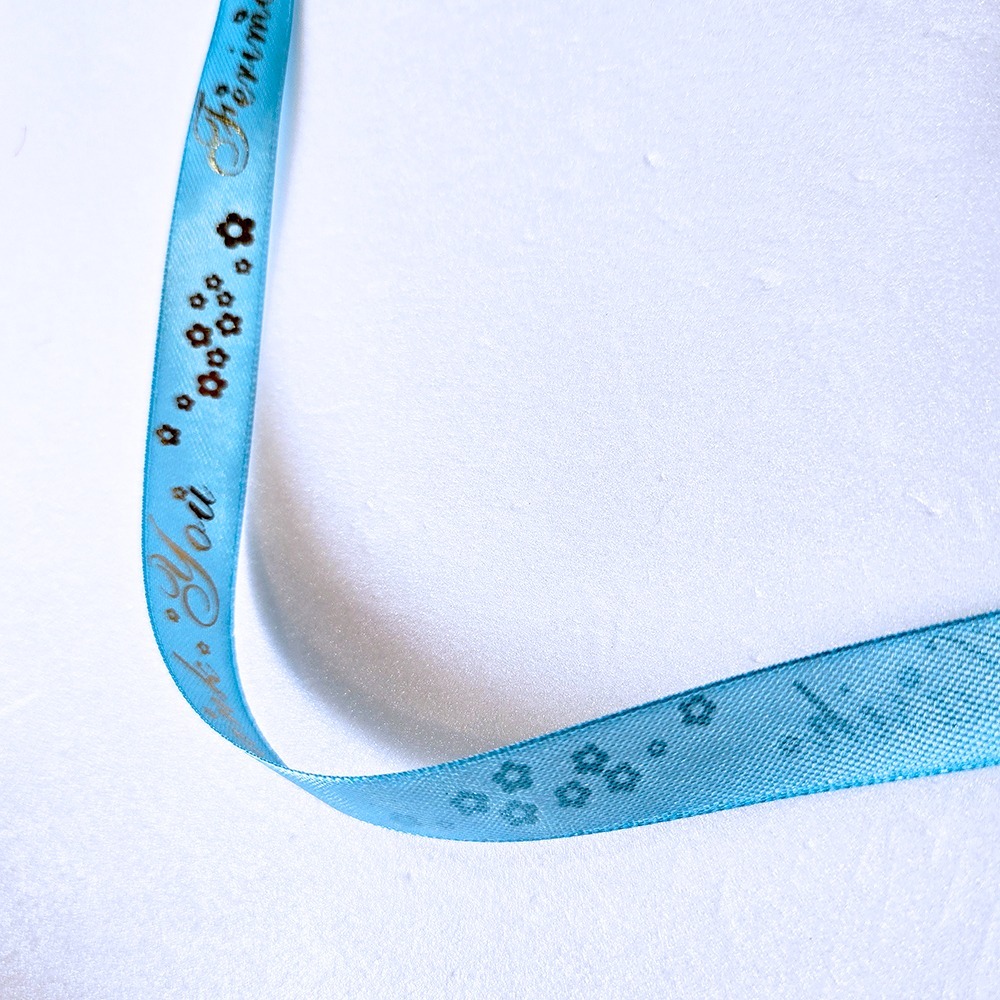 西西手工藝材料 23025 燙金字母花瓣緞帶(1卷)270cm 緞帶蝴蝶結印花緞帶英文草寫緞帶字句緞帶包裝緞帶 滿額免運-細節圖2