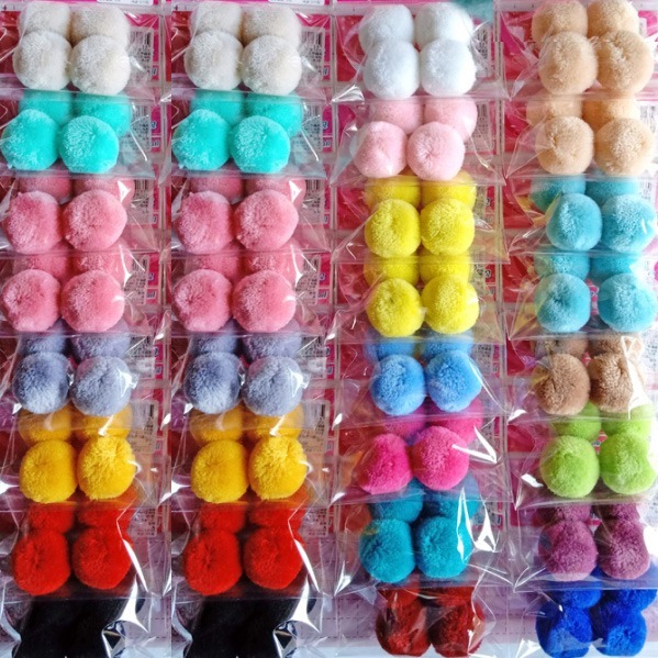 西西手工藝材料 24213 高級絨球(4入)約30mm 逗貓球絨毛球 毛絨球大 神像帽絨球鳳冠絨球 寵物絨球 滿額免運-細節圖2