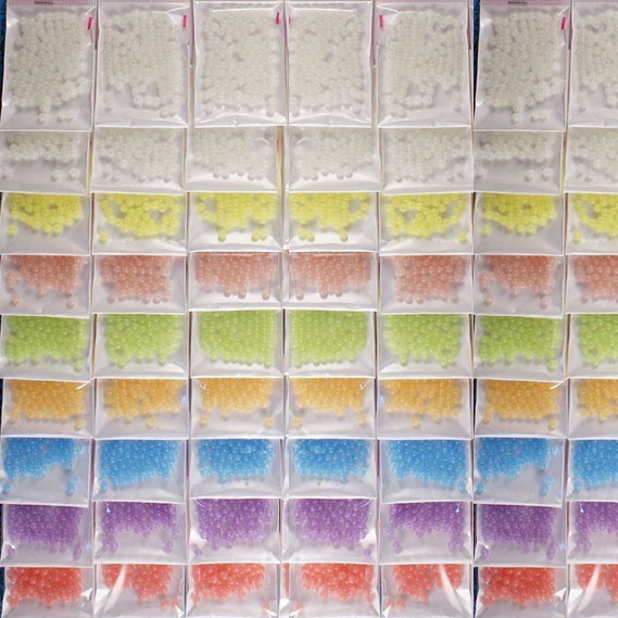 西西手工藝材料 夜光珠3mm~8mm 夜明珠發光珠發亮珠子 小珠子散珠帶孔圓珠手眼協調珠串珠訓練珠子DIY材料 滿額免運-細節圖2