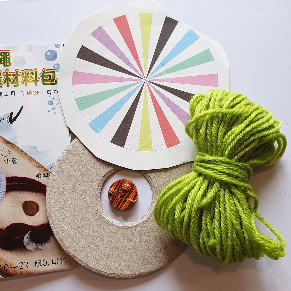 西西手工藝材料 26497 DIY鈕釦手繩手環材料包(鈕扣款式隨機 編織圓盤編織盤 毛線繩編織線編織繩手鍊手鏈 滿額免運-細節圖3