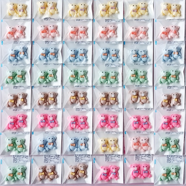 西西手工藝材料 26742 可愛貼飾系列#6(小熊)2入 可愛樹脂配件 熊熊貼飾 手機殼裝飾美甲貼 冰箱貼配件 滿額免運-細節圖4