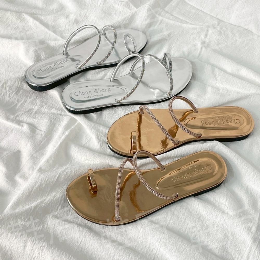 Shoes Queen | 🇹🇼 台南現貨+預購  | 加色隱藏黑  | 水鑽套趾平底拖鞋 201⚡超人氣 #台灣製-細節圖4