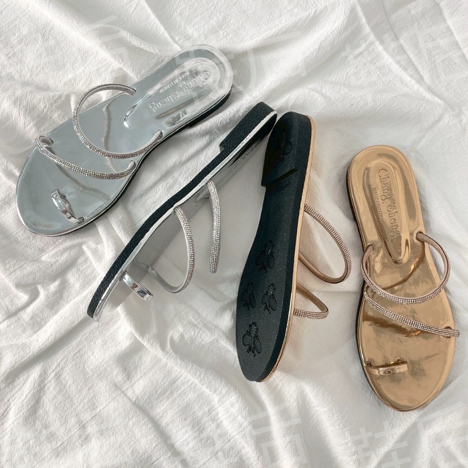 Shoes Queen | 🇹🇼 台南現貨+預購  | 加色隱藏黑  | 水鑽套趾平底拖鞋 201⚡超人氣 #台灣製-細節圖7