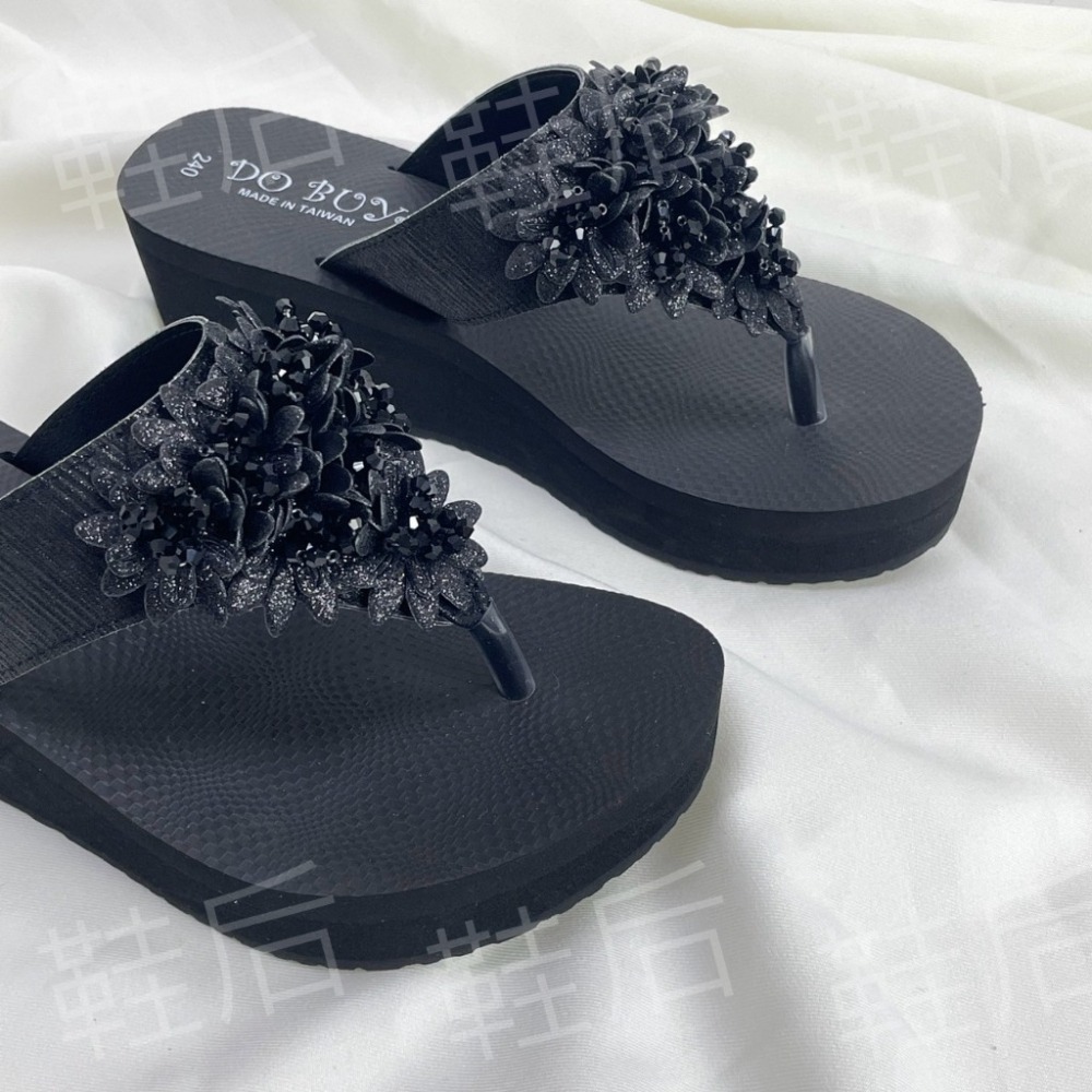 Shoes Queen | 台南現貨+預購 / 海綿大底 |亮片花楔型夾腳拖 863 🔥#厚底楔型 #夾腳拖鞋-細節圖4