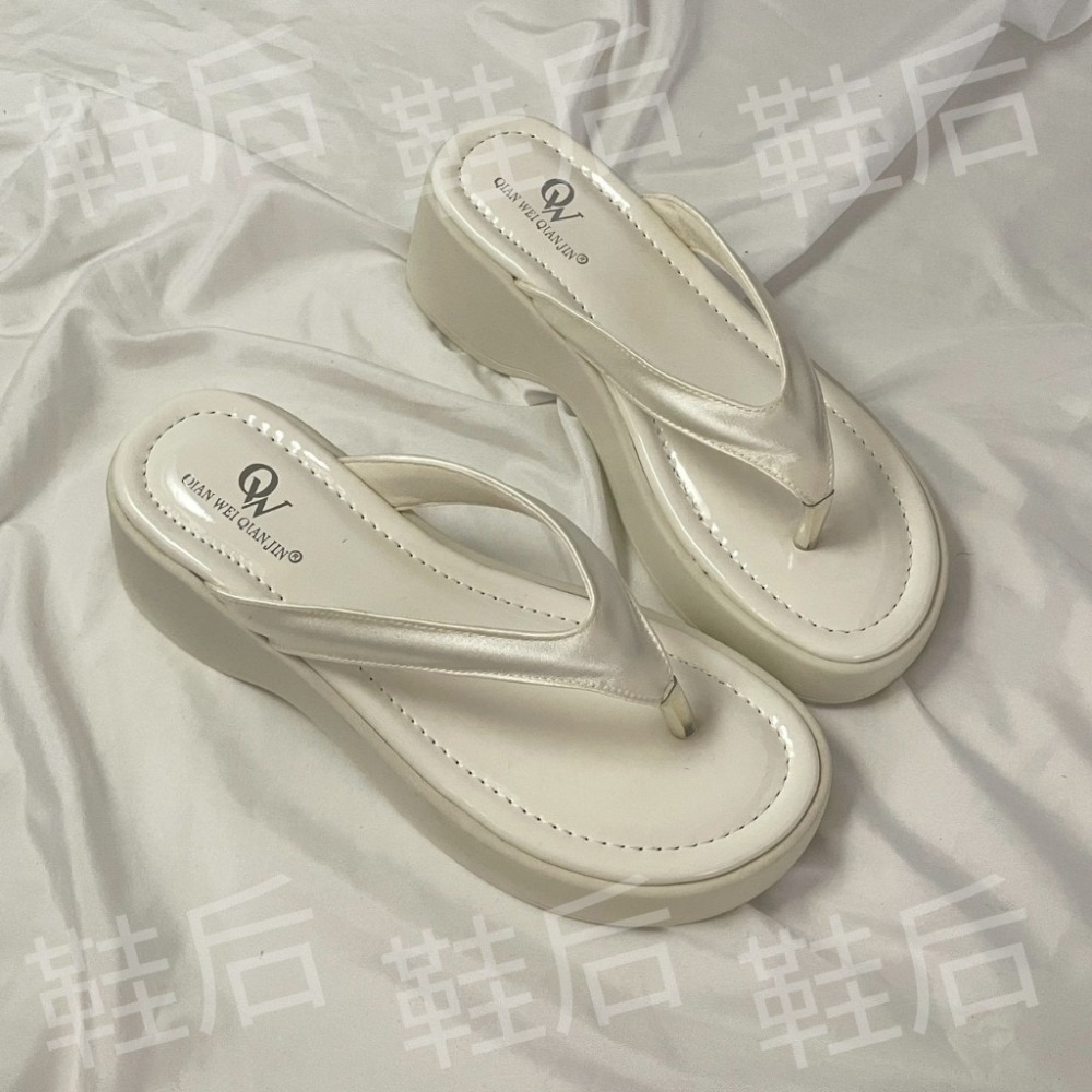 Shoes Queen | 台南最後現貨出貨 | 376 高級感拉滿! 緞面夾腳拖 韓系厚底女 顯腿長 日常百搭休閒拖-細節圖8