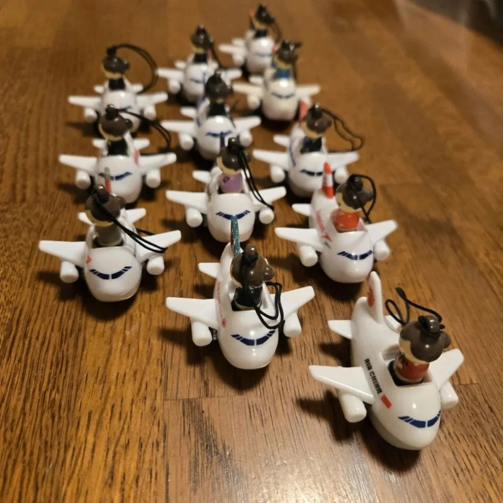 【台北捷運站線貨】全新 DyDo 星空聯盟 迴力飛機 12種全套組-細節圖2