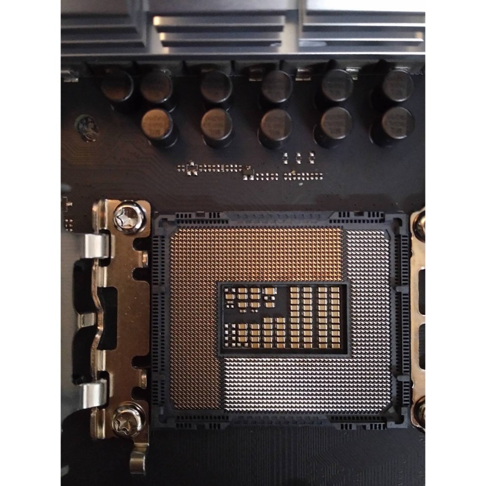 ASUS華碩 TUF GAMING Z790-BTF WIFI 1700/D5/背插式接頭主機板-細節圖4