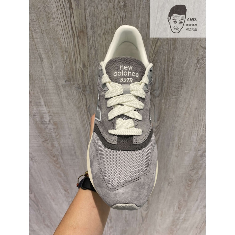 【AND.】NEW BALANCE 997R 麂皮 復古 休閒 男女款 灰/藍/黑 U997RHA/B/C-細節圖5