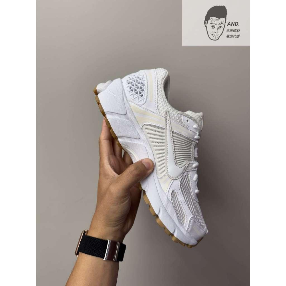 【AND.】NIKE ZOOM VOMERO 5 米白色 休閒 穿搭 運動 女款 FJ2028-104-細節圖3