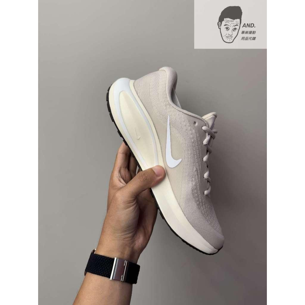 【AND.】NIKE JOURNEY RUN W 奶茶色 透氣 網布 慢跑鞋 女款 FJ7765-110-細節圖3