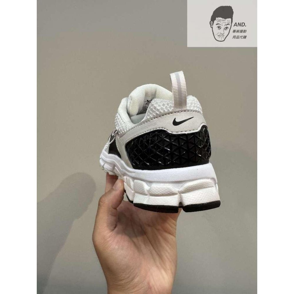 【AND.】NIKE ZOOM VOMERO 5 白黑 休閒 穿搭 運動 女款 HF6998-104-細節圖4