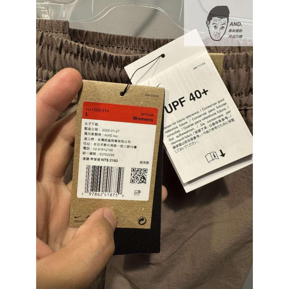 【AND.】NIKE NSW UV LOGO 寬鬆 9吋 運動短褲 女款 黑/奶 HJ1398-010/214-細節圖4