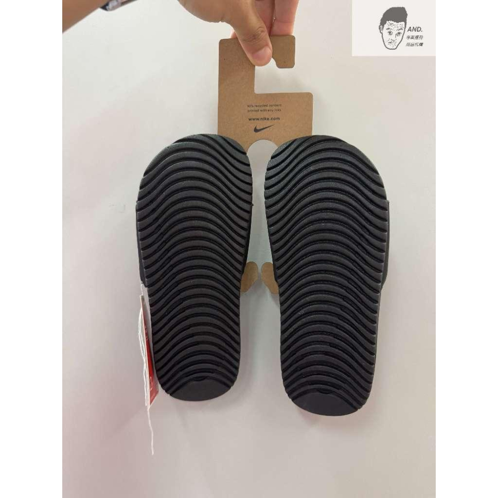 【AND.】NIKE KAWA SLIDE 黑金 運動 拖鞋 軟底 中童 819352-003-細節圖2