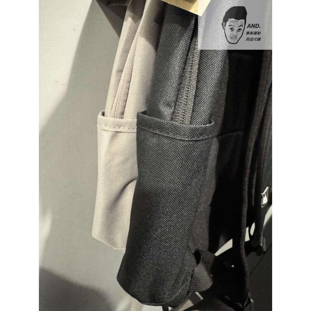 【AND.】現貨 NIKE LOGO BACKPACK 後背包 背包 書包 雙肩背 黑灰/藕色 DD0559-細節圖2