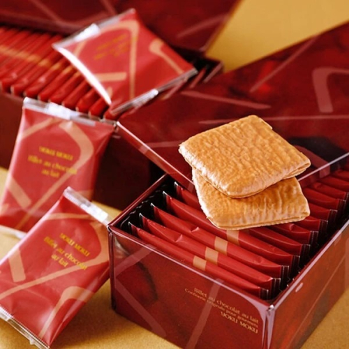 日本🇯🇵代購🌟𝗬𝗢𝗞𝗨 𝗠𝗢𝗞𝗨 雙層牛奶巧克力薄片餅乾禮盒(秋冬款) 日本零食人氣餅乾/情人節