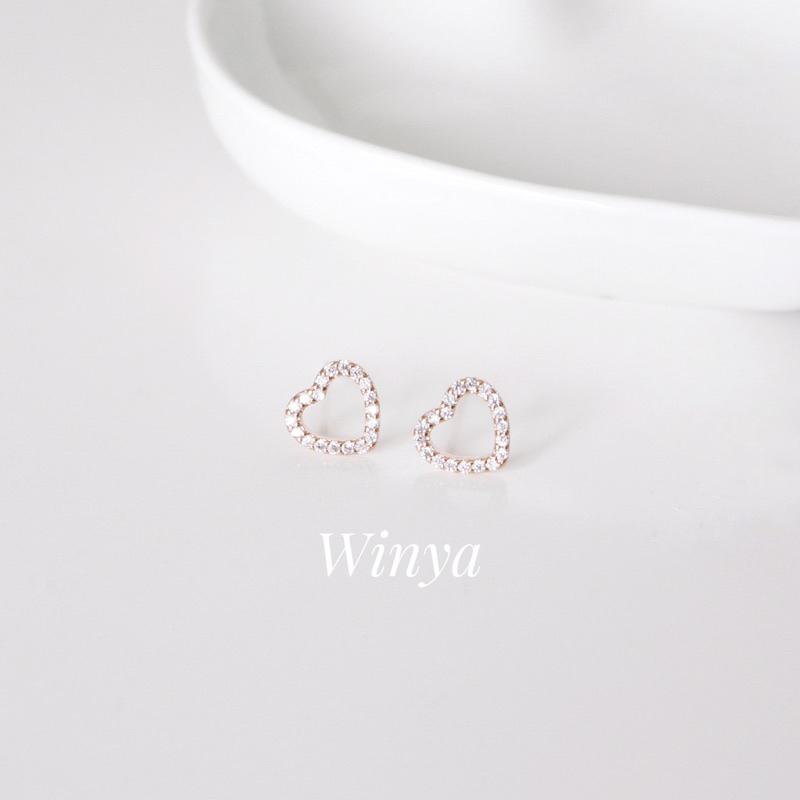 【Winya 韓國飾品 現貨 】正韓 滿鑽簍空愛心耳環 水鑽 愛心簍空 夾式耳環-細節圖2