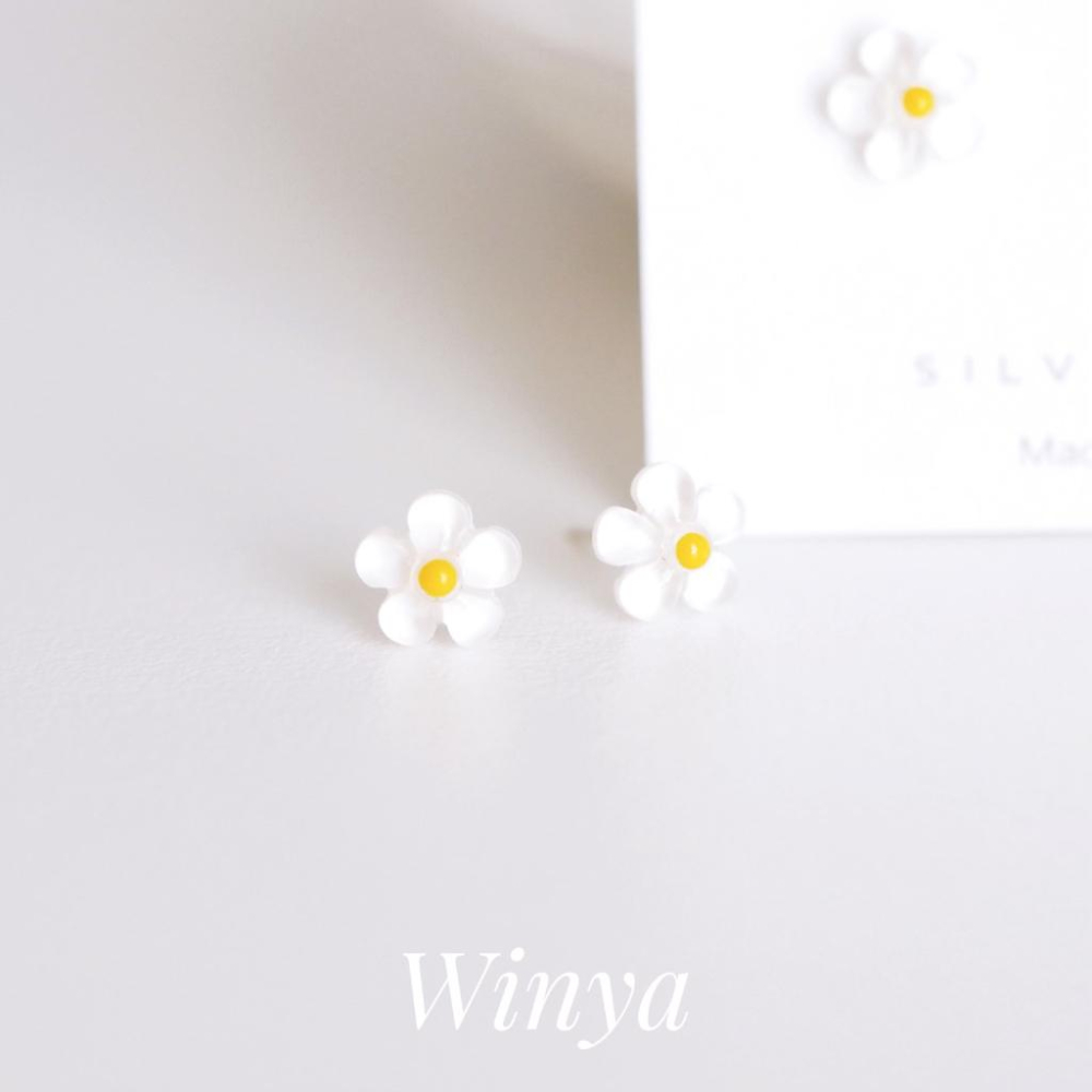 【Winya 韓國飾品 現貨 】正韓 透明小花 耳環 耳夾-細節圖3