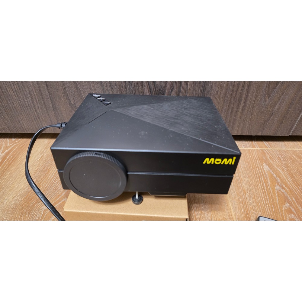 MOMI魔米 X800微型投影機(悠遊戶外)。二手。9成新，如圖。-細節圖3