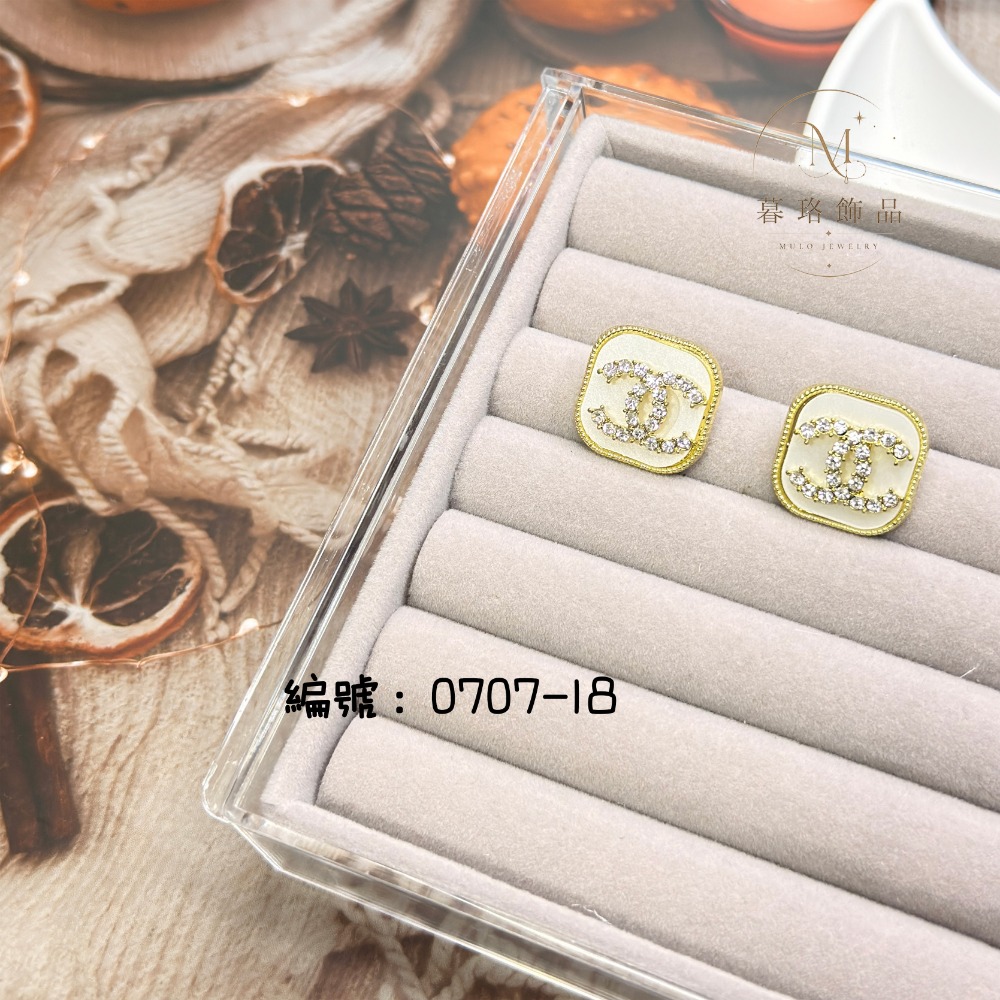 0707-18-字母優雅耳釘