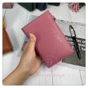 ￼熱銷款 韓版防刮中皮夾 金色壓印logo 大容量卡位 中夾 錢包 雙層 韓版  女生皮夾中夾 《Travel keys-規格圖10