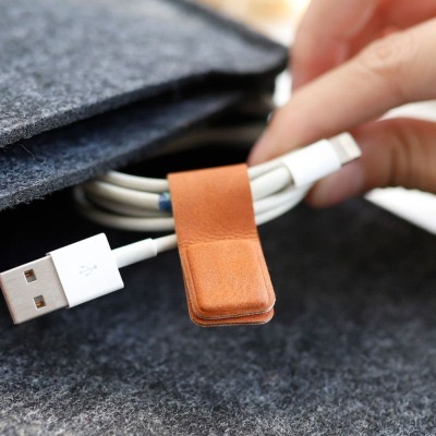 【台灣現貨🔥急速出貨】皮革磁吸 磁鐵捲線器 集線器 理線器 充電線收納 收納夾 整線夾 皮革繞線器 耳機線收納-細節圖3