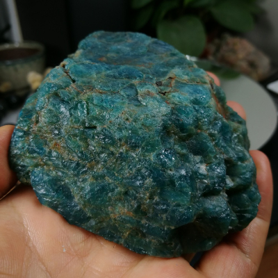 [友克鑫礦業]dd195約重364g-藍磷灰石原礦 磷灰石 Apatite 天然水晶 無加工未拋光原石 藍磷灰