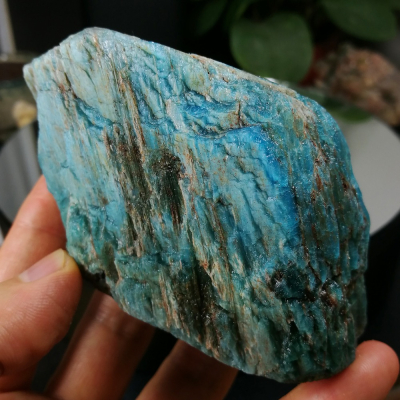 [友克鑫礦業]dd204約重350g-藍磷灰石原礦 磷灰石 Apatite 天然水晶 無加工未拋光原石 藍磷灰