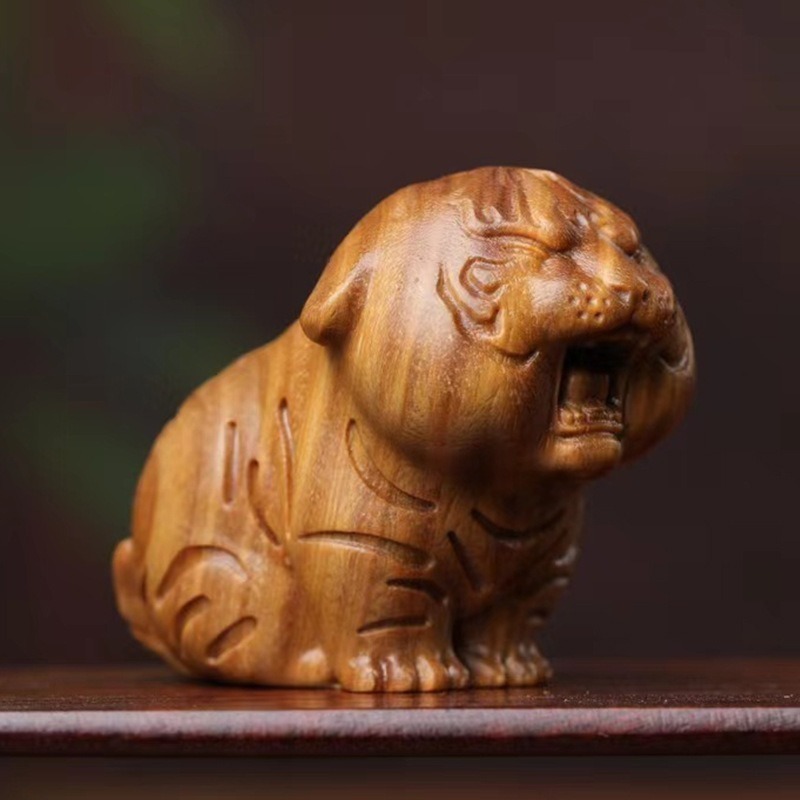 天然美洲綠檀木小萌虎老虎咬錢虎招財虎木雕雕刻工藝品手把件擺件風水鎮宅開運招財避邪鎮宅百分百天然綠檀木正品保證-細節圖3