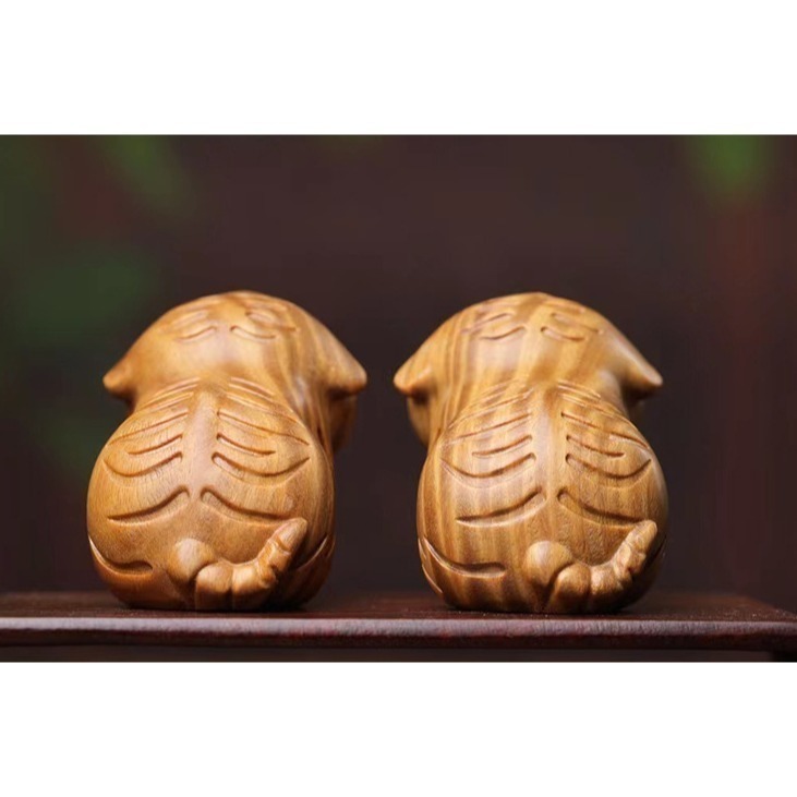 天然美洲綠檀木小萌虎老虎咬錢虎招財虎木雕雕刻工藝品手把件擺件風水鎮宅開運招財避邪鎮宅百分百天然綠檀木正品保證-細節圖5