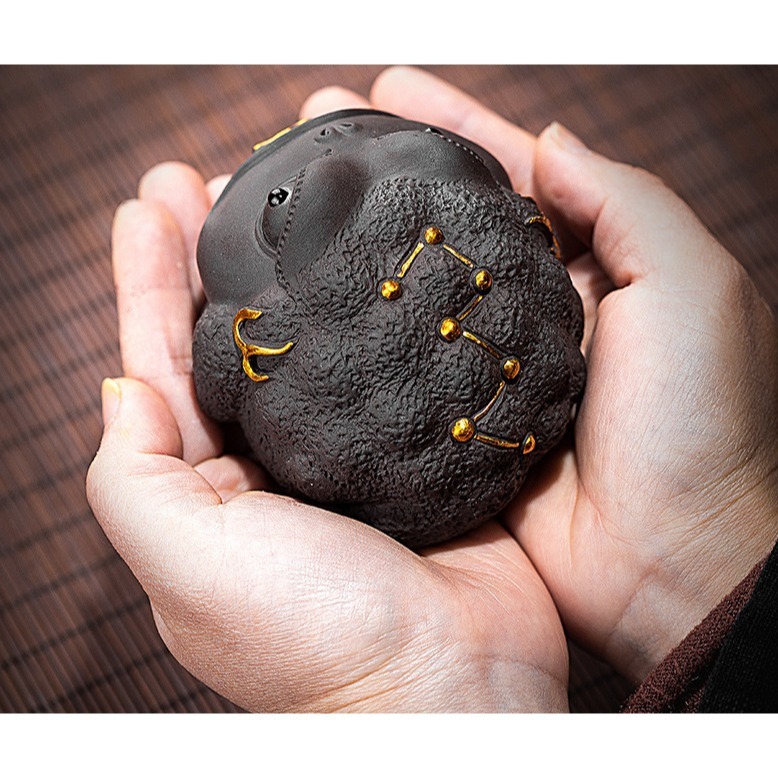 紫砂金蟾茶寵招財蟾蜍招財進寶三腳金蟾原礦紫砂紫泥窯燒招財風水小擺件可養茶寵茶具茶道藝術擺件藝品工藝品功夫茶具-細節圖2