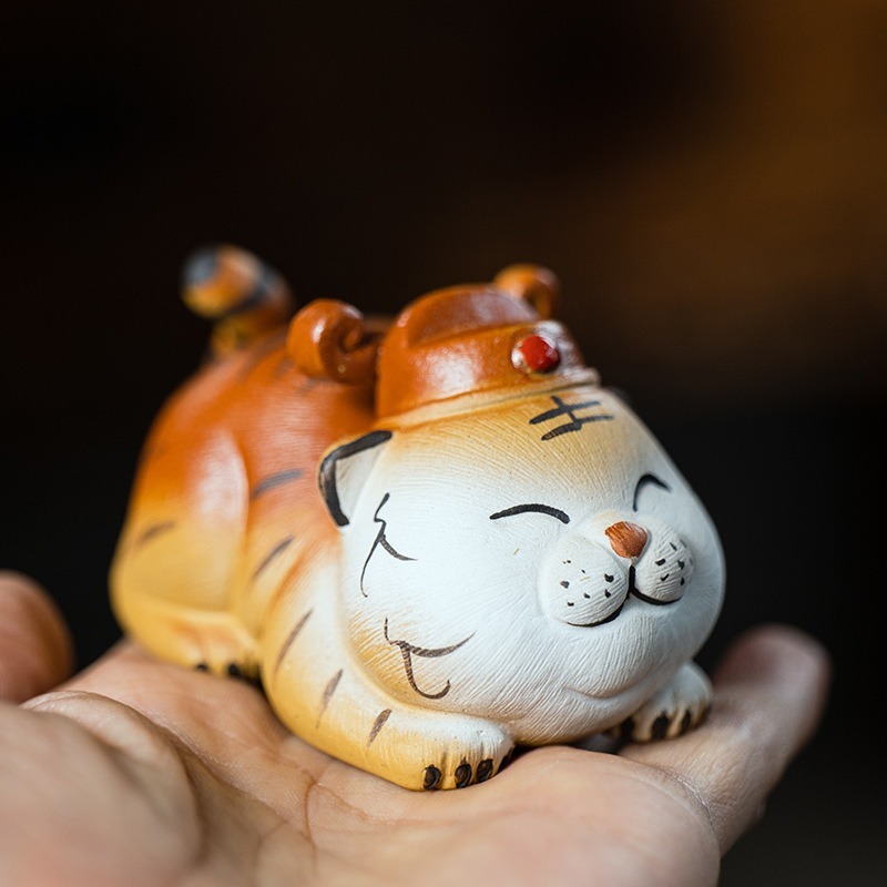 宜興紫砂陶瓷茶寵小萌虎發財升官虎茶具老虎小擺件精品手工創意紫砂招財開運平安裝飾擺設陶瓷居家辦公擺件-細節圖6